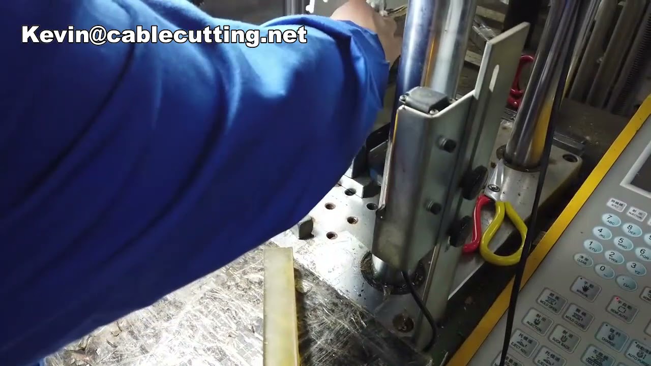 射出成型機｜插頭製造機｜高效能塑膠射出機推薦