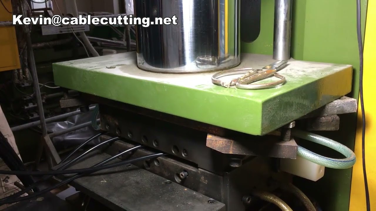 射出成型機｜插頭製造機｜塑膠射出機4 - 高效自動化生產解決方案