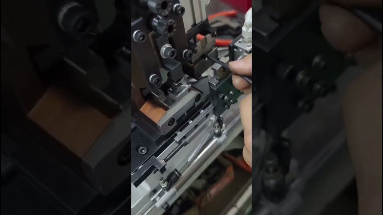 直式連續端子機：剝線壓接旗型端子實拍 #工廠自動化